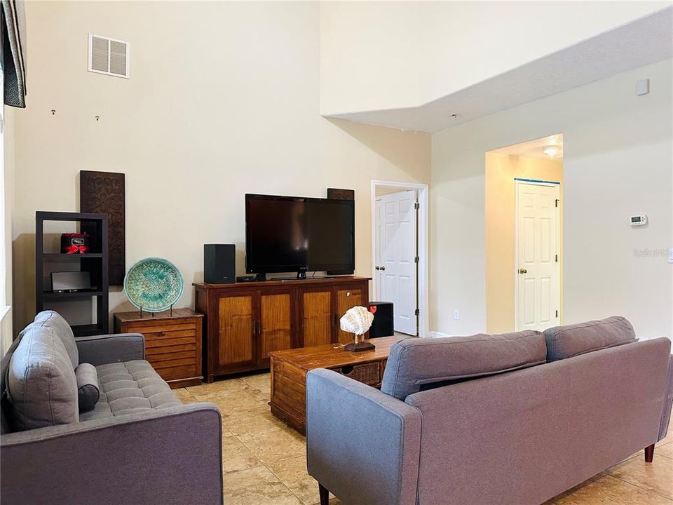 For Rent: $3,900 (6 beds, 4 baths, 2874 Square Feet)