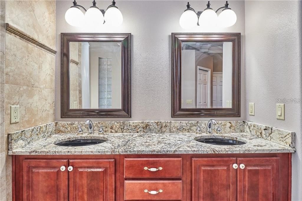 待售: $995,000 (4 贝兹, 5 浴室, 5908 平方英尺)