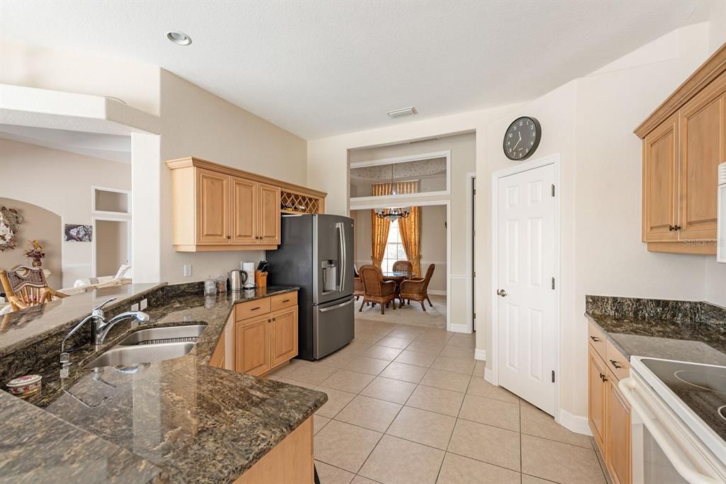 Active With Contract: $699,000 (3 beds, 2 baths, 2637 Square Feet)