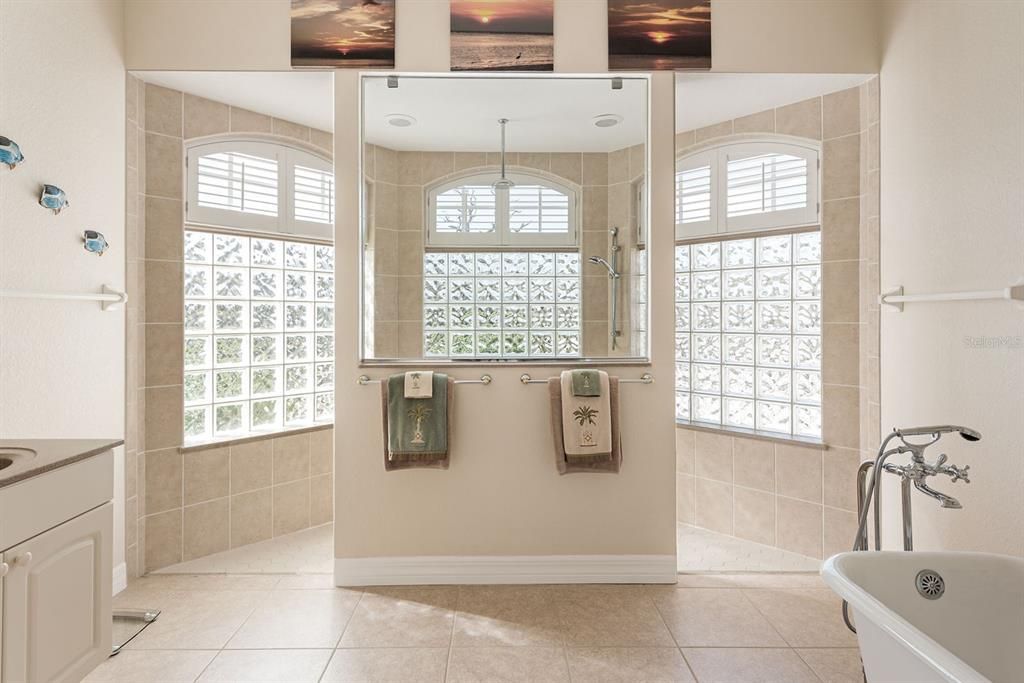 Active With Contract: $699,000 (3 beds, 2 baths, 2637 Square Feet)