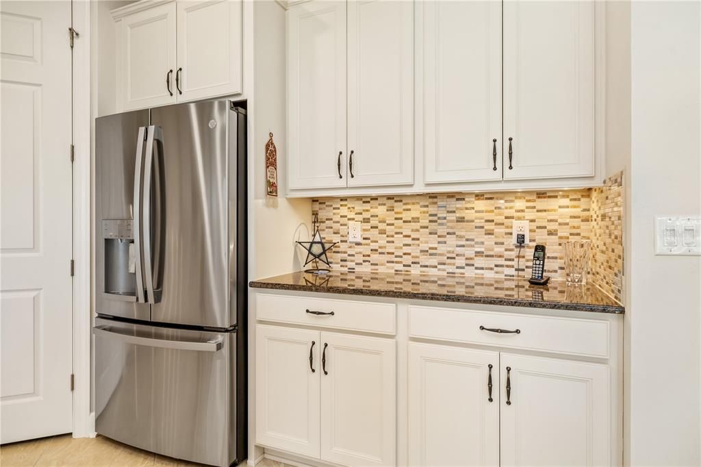 Под контрактом: $885,000 (3 спален, 3 ванн, 2488 Квадратных фут)