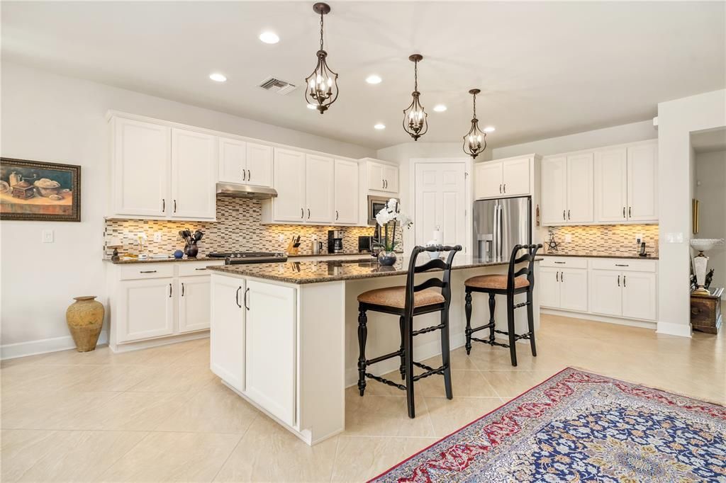 Под контрактом: $885,000 (3 спален, 3 ванн, 2488 Квадратных фут)