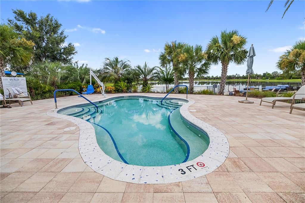 Под контрактом: $885,000 (3 спален, 3 ванн, 2488 Квадратных фут)