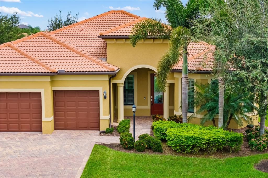 Под контрактом: $885,000 (3 спален, 3 ванн, 2488 Квадратных фут)