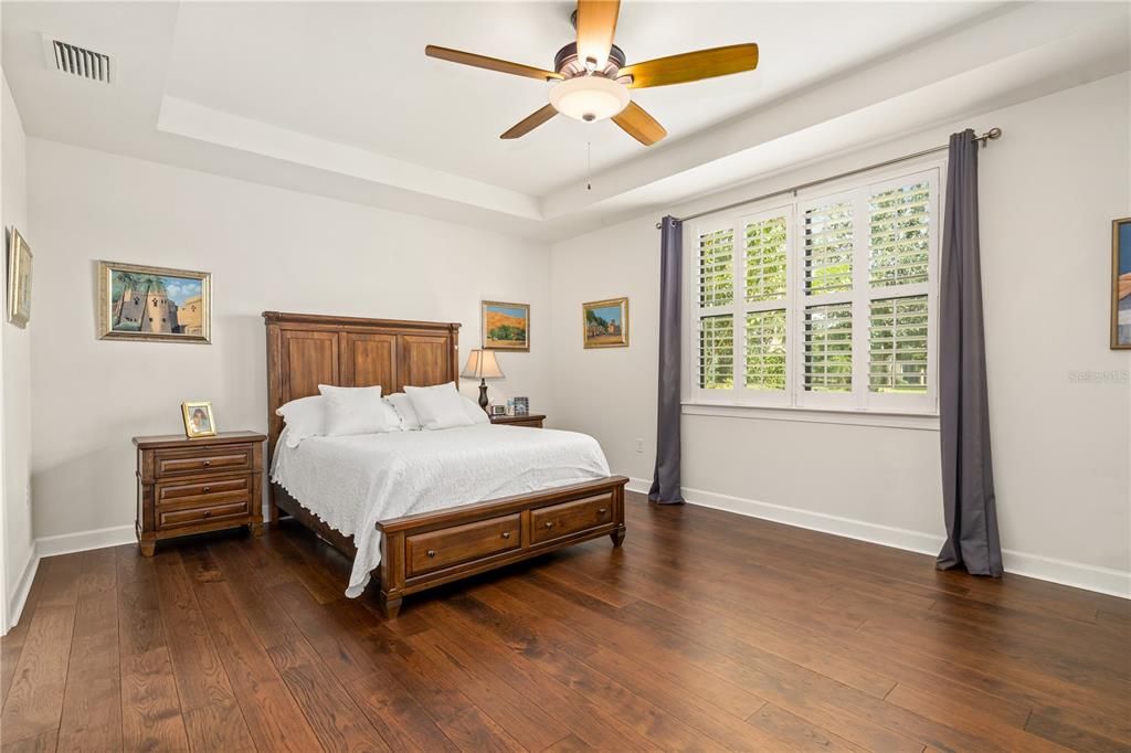 Под контрактом: $885,000 (3 спален, 3 ванн, 2488 Квадратных фут)