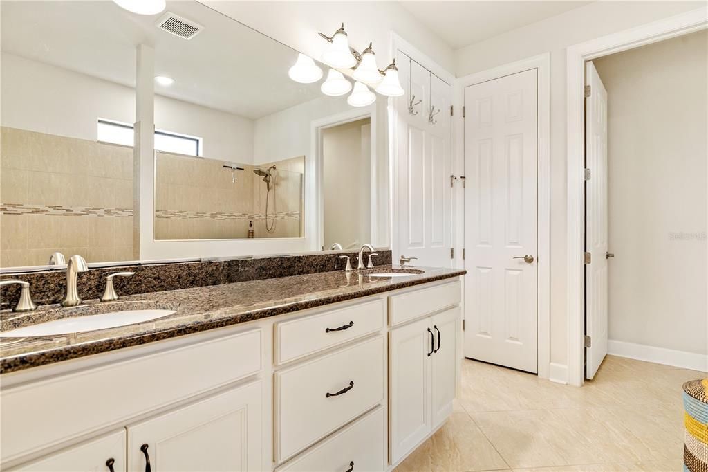 Под контрактом: $885,000 (3 спален, 3 ванн, 2488 Квадратных фут)