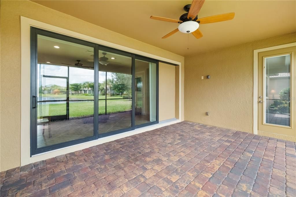 Под контрактом: $885,000 (3 спален, 3 ванн, 2488 Квадратных фут)