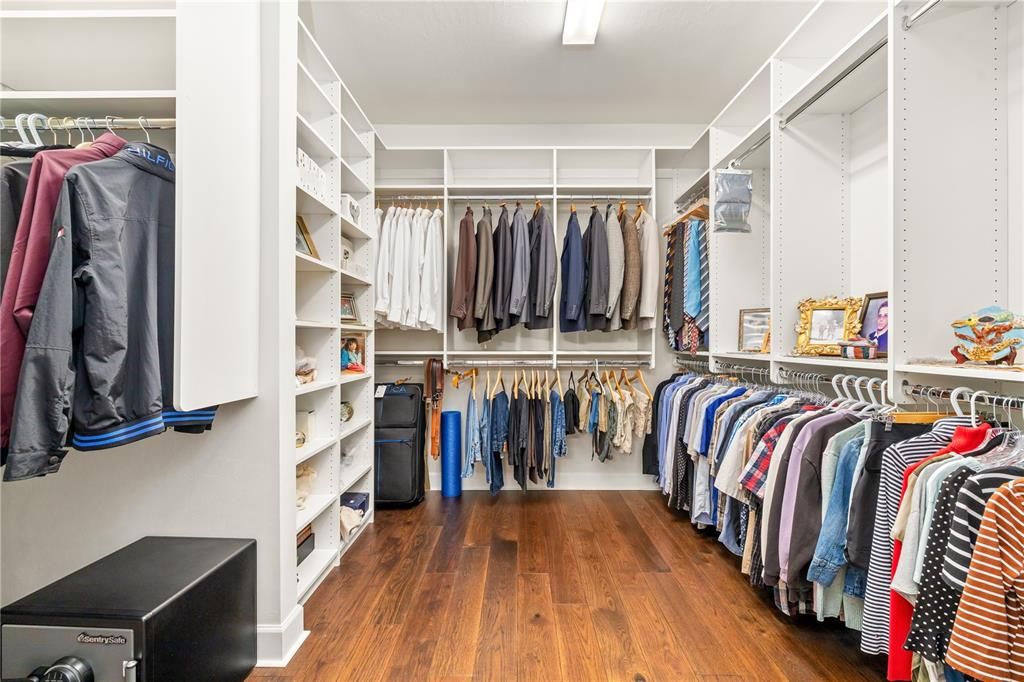 Под контрактом: $885,000 (3 спален, 3 ванн, 2488 Квадратных фут)