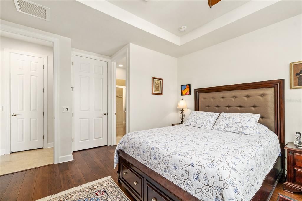 Под контрактом: $885,000 (3 спален, 3 ванн, 2488 Квадратных фут)