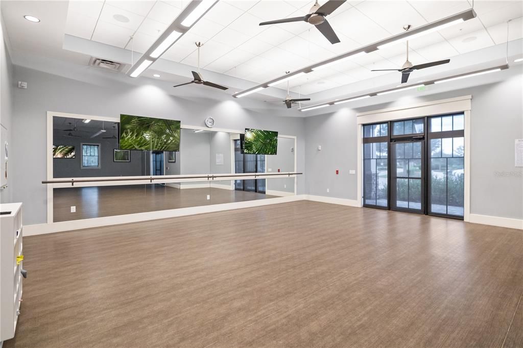 Под контрактом: $885,000 (3 спален, 3 ванн, 2488 Квадратных фут)