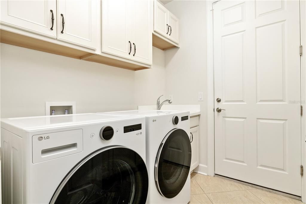 Под контрактом: $885,000 (3 спален, 3 ванн, 2488 Квадратных фут)