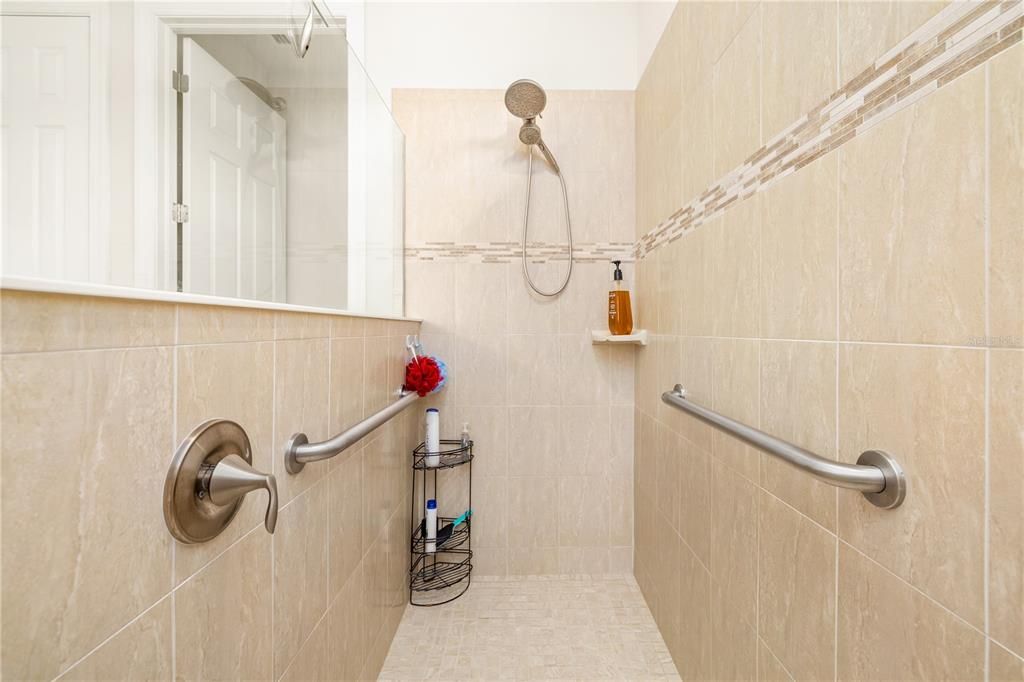 Под контрактом: $885,000 (3 спален, 3 ванн, 2488 Квадратных фут)