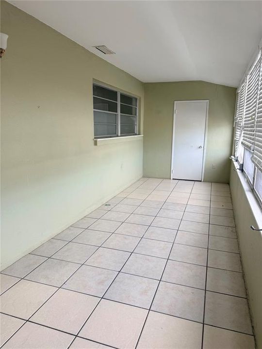 На продажу: $109,000 (2 спален, 1 ванн, 970 Квадратных фут)