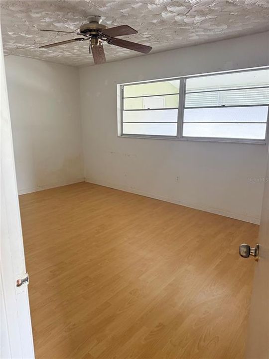 На продажу: $109,000 (2 спален, 1 ванн, 970 Квадратных фут)