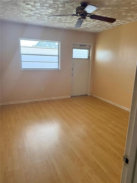 На продажу: $109,000 (2 спален, 1 ванн, 970 Квадратных фут)