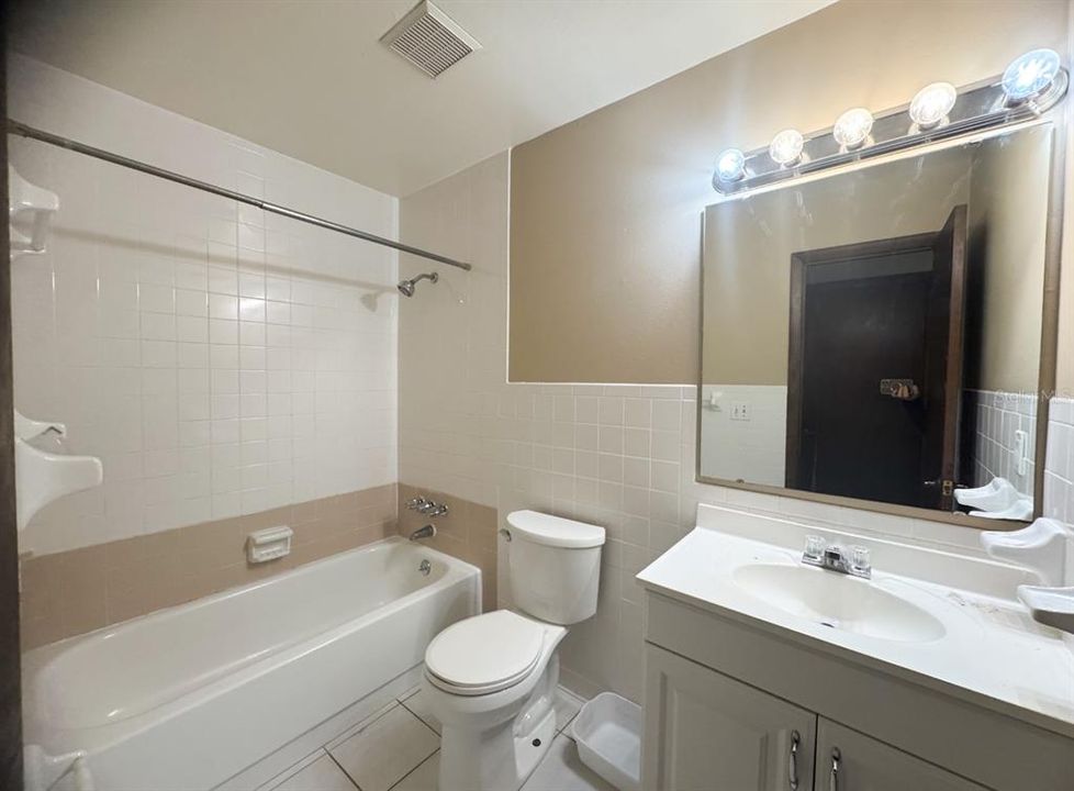 出租: $1,800 (3 贝兹, 2 浴室, 1405 平方英尺)