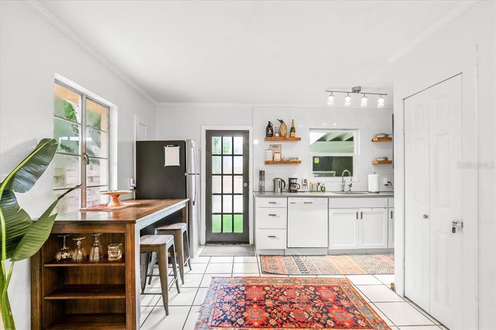 合同活跃: $1,500 (1 贝兹, 1 浴室, 517 平方英尺)