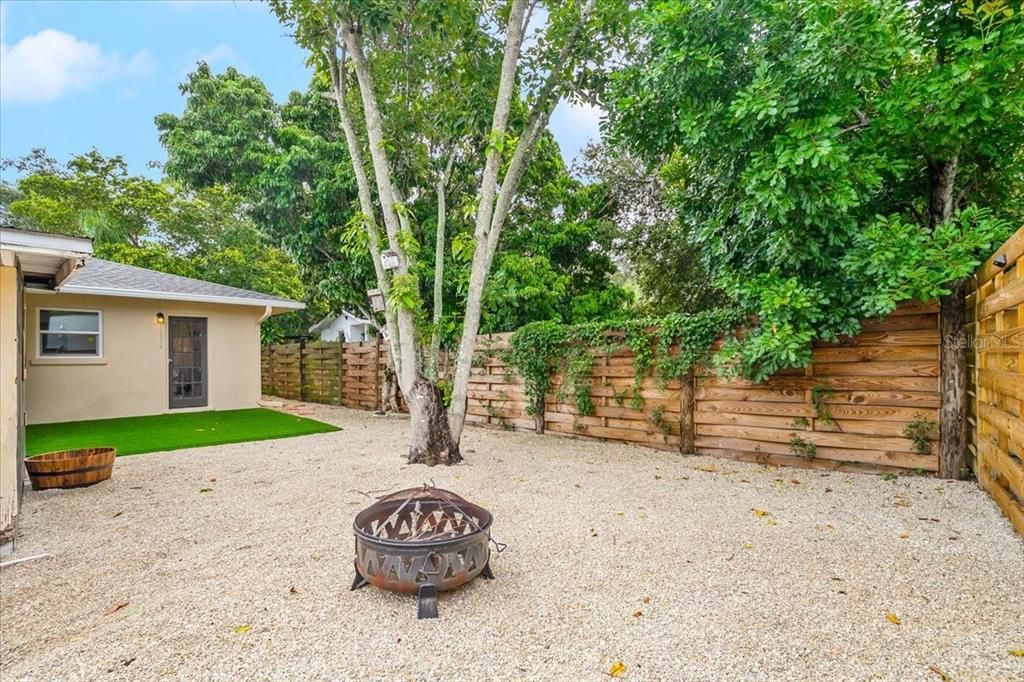 合同活跃: $1,500 (1 贝兹, 1 浴室, 517 平方英尺)