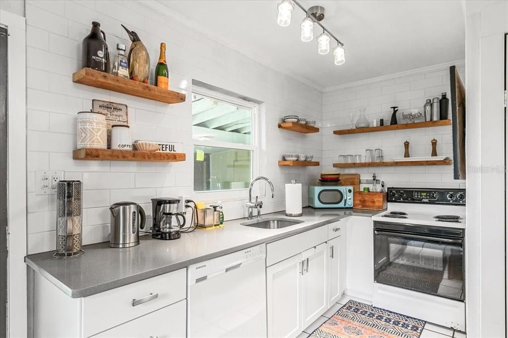 合同活跃: $1,500 (1 贝兹, 1 浴室, 517 平方英尺)