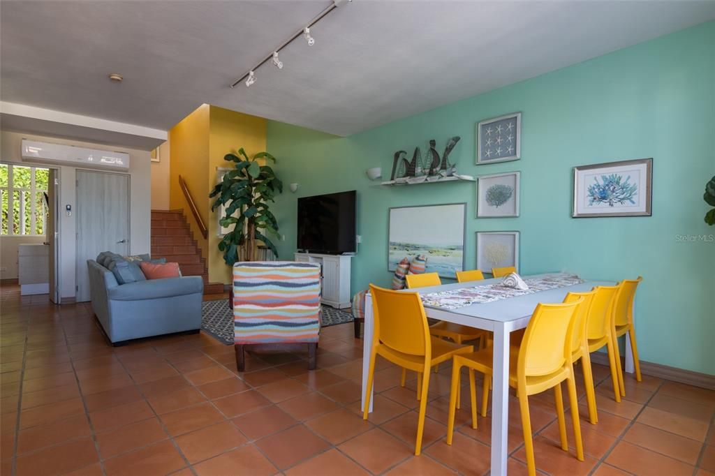 For Sale: $745,000 (3 beds, 3 baths, 1723 Square Feet)