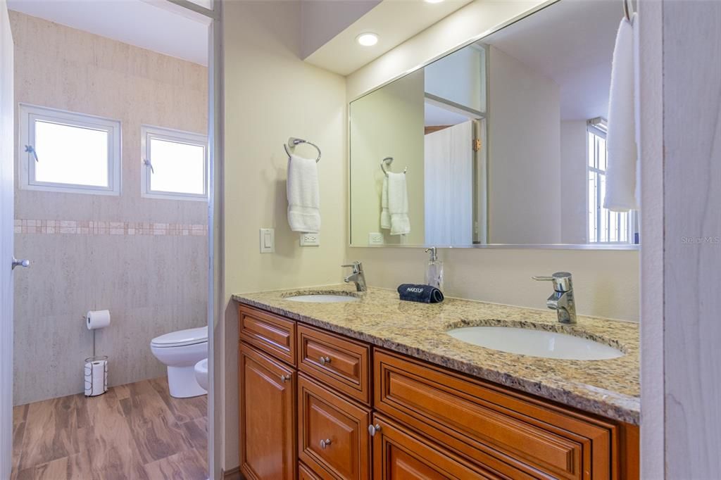 For Sale: $745,000 (3 beds, 3 baths, 1723 Square Feet)