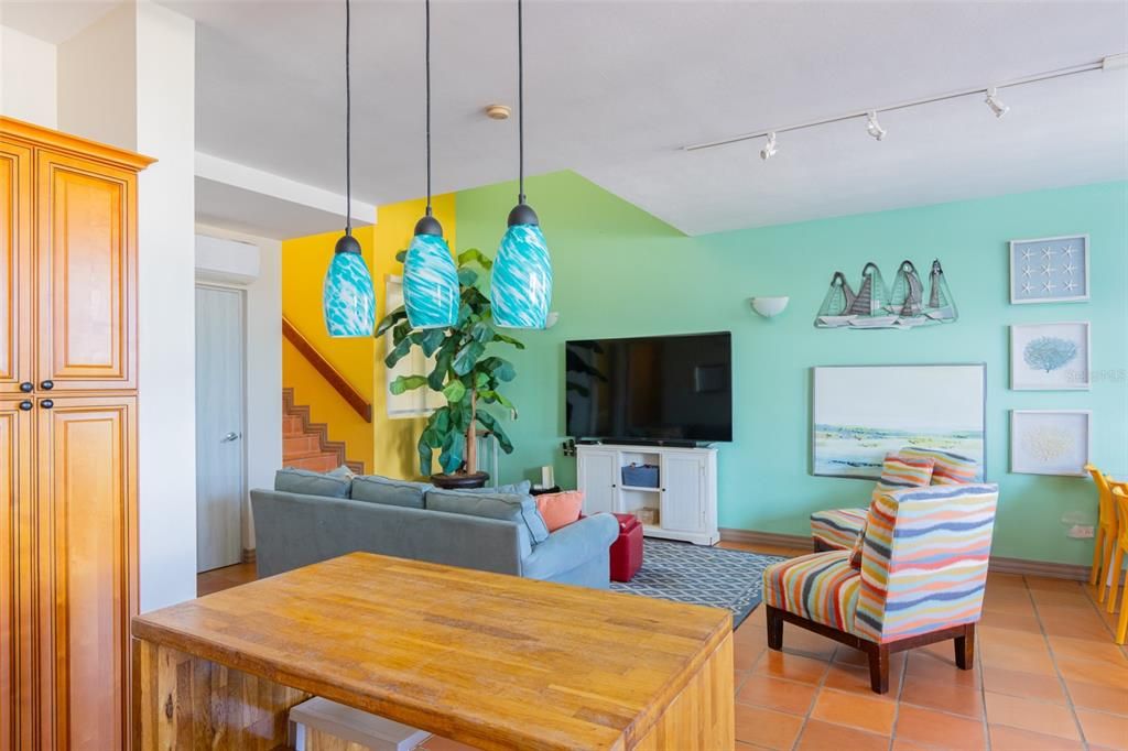 For Sale: $745,000 (3 beds, 3 baths, 1723 Square Feet)