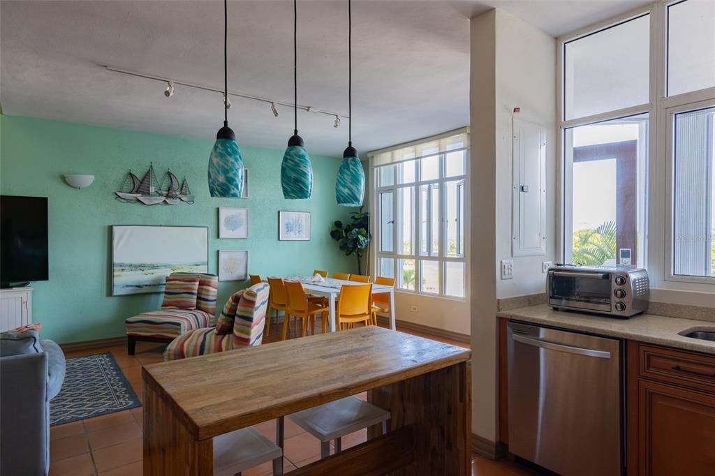 For Sale: $745,000 (3 beds, 3 baths, 1723 Square Feet)