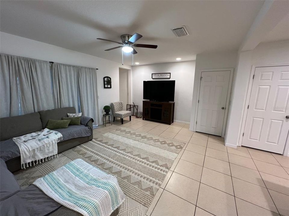 En Renta: $1,600 (3 camas, 2 baños, 1606 Pies cuadrados)