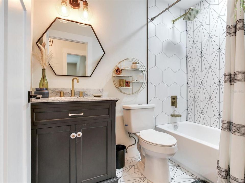 合同活跃: $579,000 (3 贝兹, 2 浴室, 1504 平方英尺)