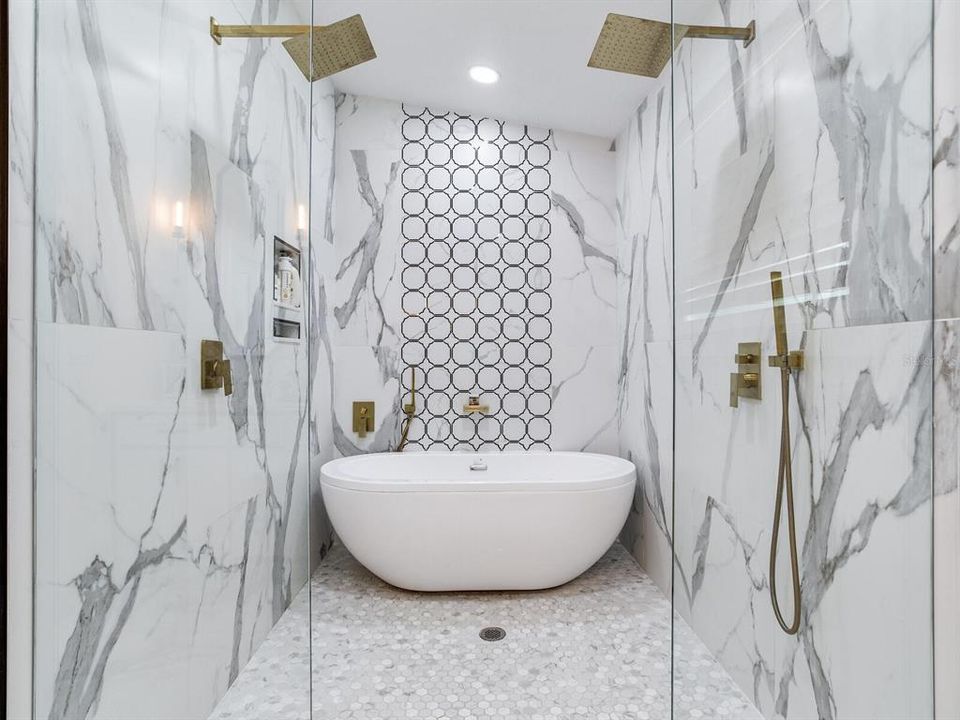 合同活跃: $579,000 (3 贝兹, 2 浴室, 1504 平方英尺)