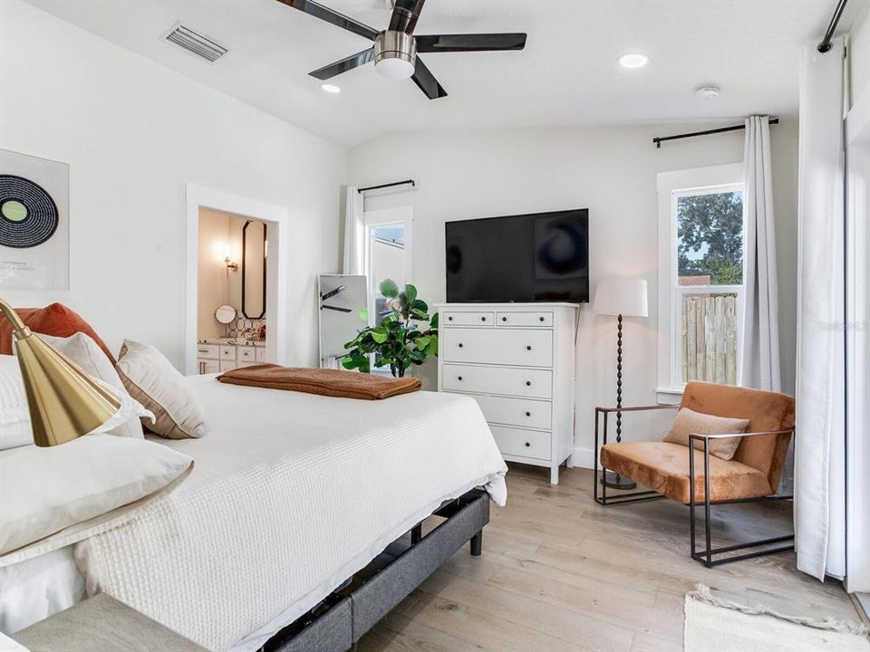 合同活跃: $579,000 (3 贝兹, 2 浴室, 1504 平方英尺)