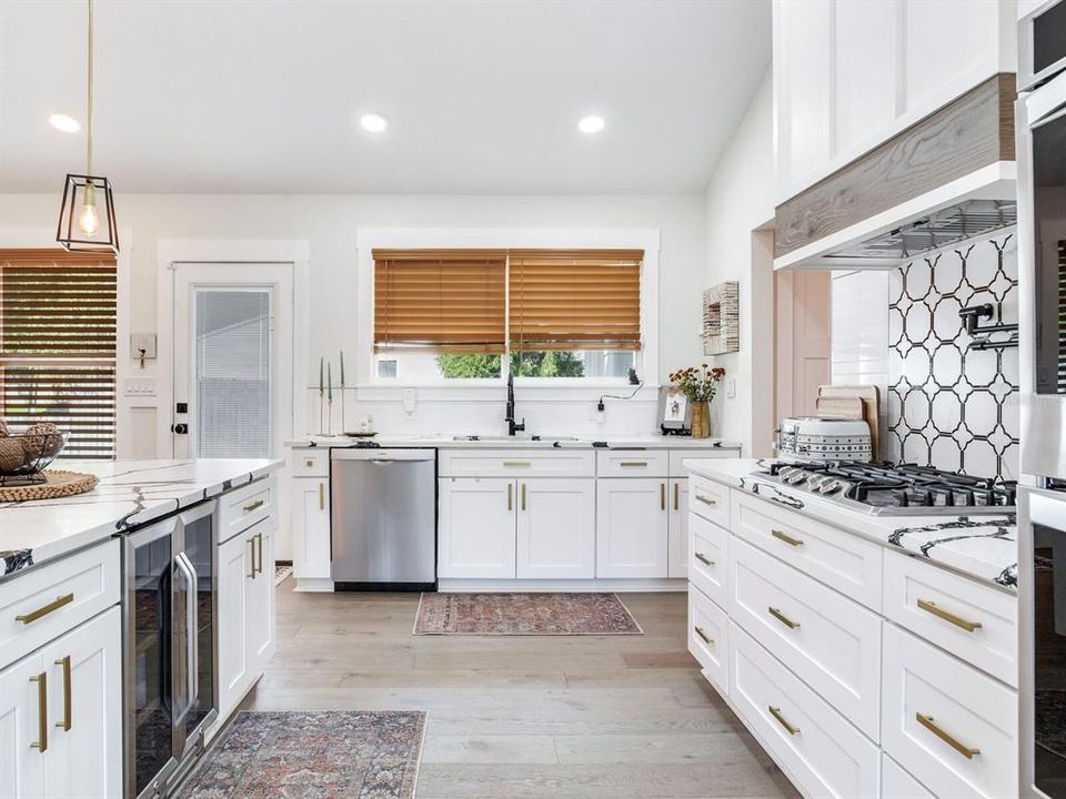 合同活跃: $579,000 (3 贝兹, 2 浴室, 1504 平方英尺)