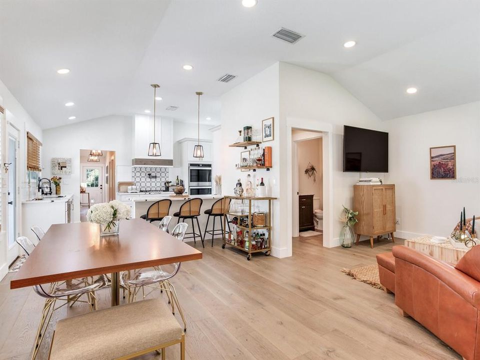 合同活跃: $579,000 (3 贝兹, 2 浴室, 1504 平方英尺)