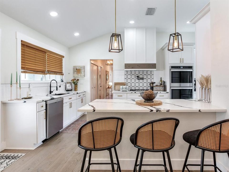 合同活跃: $579,000 (3 贝兹, 2 浴室, 1504 平方英尺)