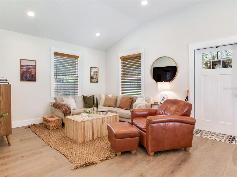 合同活跃: $579,000 (3 贝兹, 2 浴室, 1504 平方英尺)