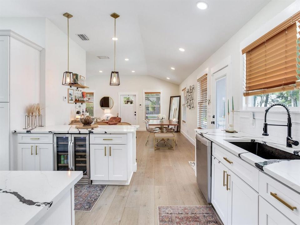 合同活跃: $579,000 (3 贝兹, 2 浴室, 1504 平方英尺)