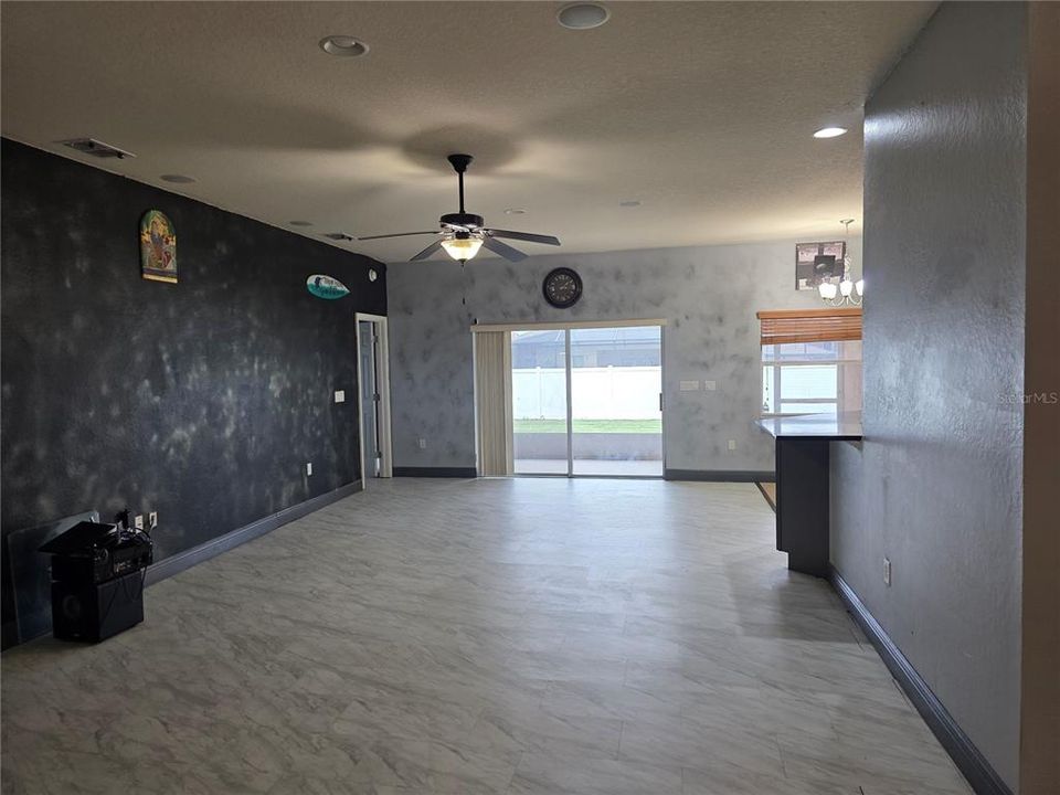 For Sale: $529,000 (5 beds, 3 baths, 2494 Square Feet)