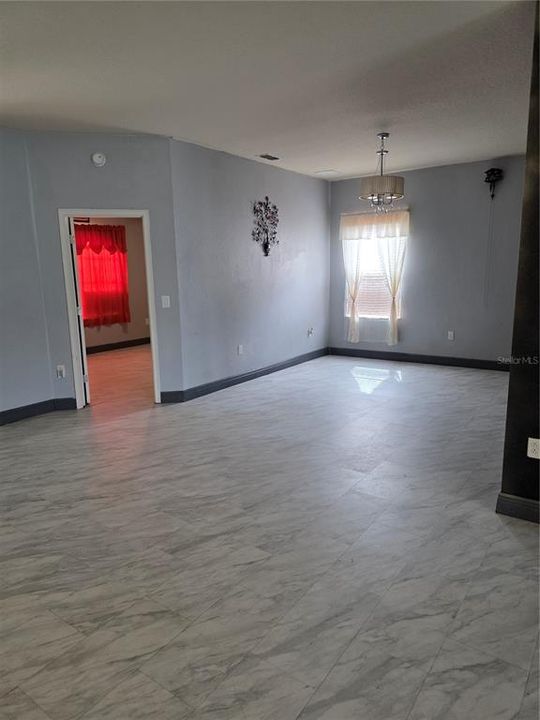 For Sale: $529,000 (5 beds, 3 baths, 2494 Square Feet)