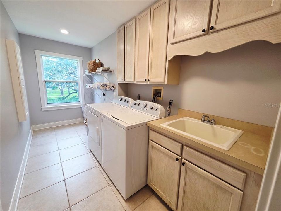 En Venta: $1,199,000 (5 camas, 5 baños, 4610 Pies cuadrados)