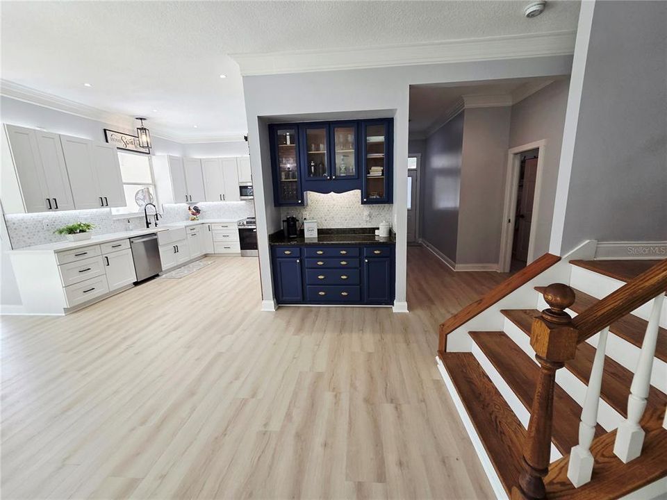 En Venta: $1,199,000 (5 camas, 5 baños, 4610 Pies cuadrados)