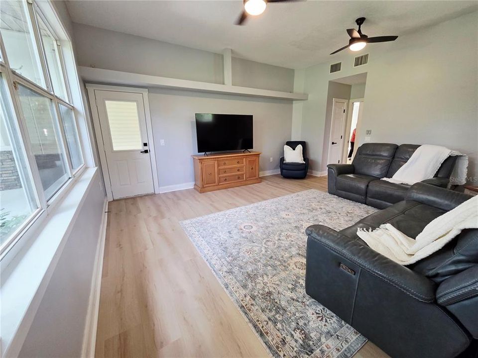 En Venta: $1,199,000 (5 camas, 5 baños, 4610 Pies cuadrados)