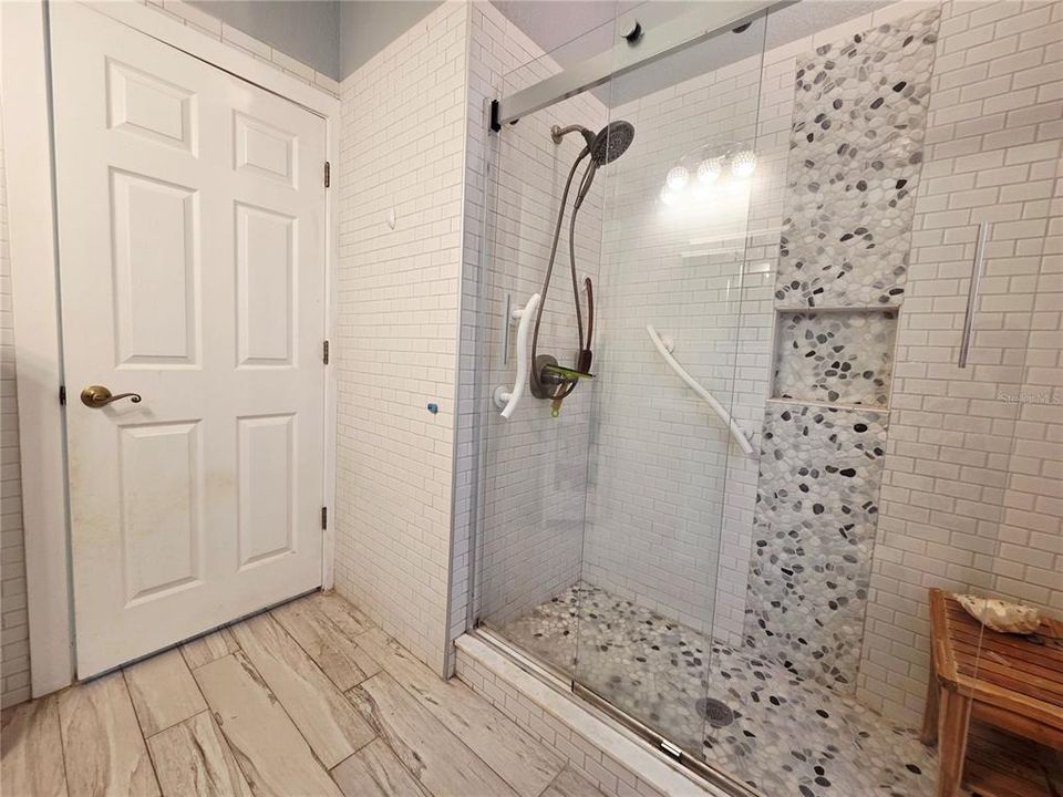 En Venta: $1,199,000 (5 camas, 5 baños, 4610 Pies cuadrados)