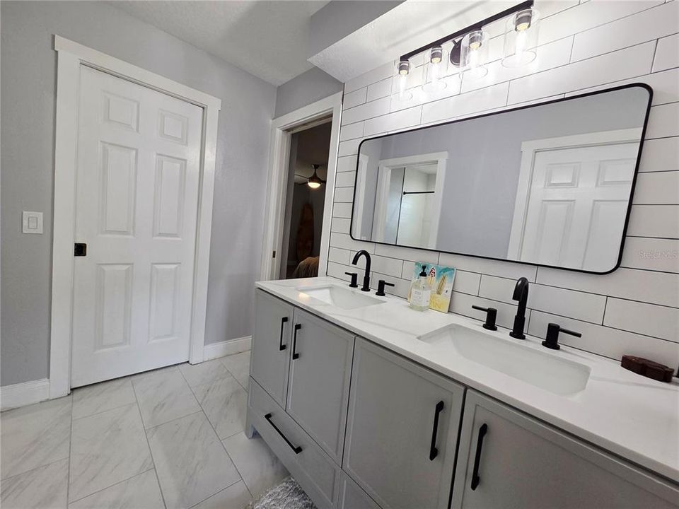 En Venta: $1,199,000 (5 camas, 5 baños, 4610 Pies cuadrados)