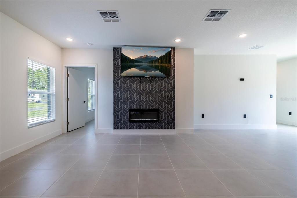 На продажу: $306,800 (3 спален, 2 ванн, 1250 Квадратных фут)