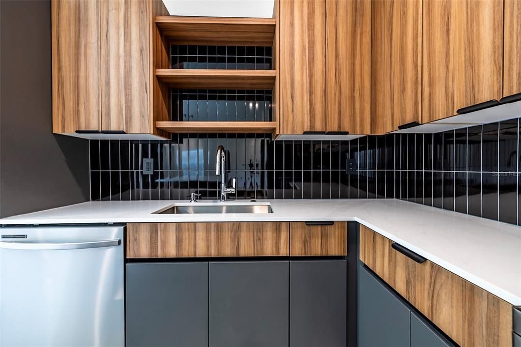 На продажу: $306,800 (3 спален, 2 ванн, 1250 Квадратных фут)