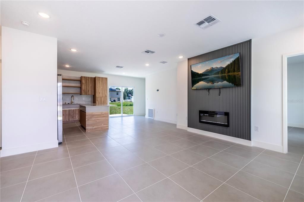 For Sale: $294,900 (3 beds, 2 baths, 1250 Square Feet)