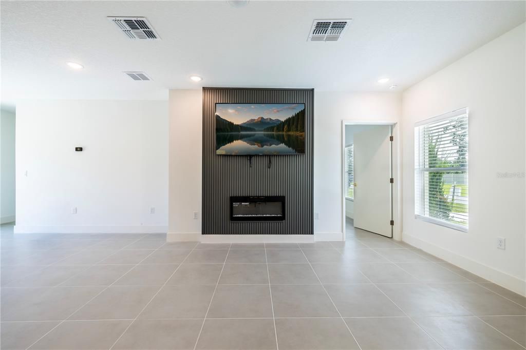 For Sale: $294,900 (3 beds, 2 baths, 1250 Square Feet)