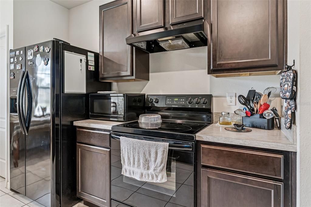 Active With Contract: $329,998 (3 beds, 2 baths, 1532 Square Feet)