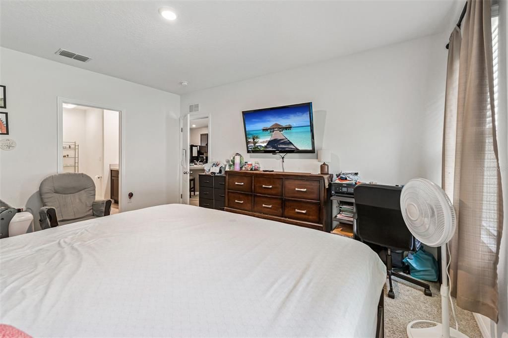 Active With Contract: $329,998 (3 beds, 2 baths, 1532 Square Feet)