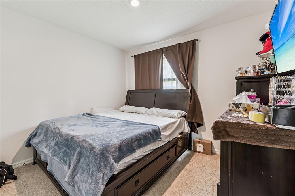 Active With Contract: $329,998 (3 beds, 2 baths, 1532 Square Feet)